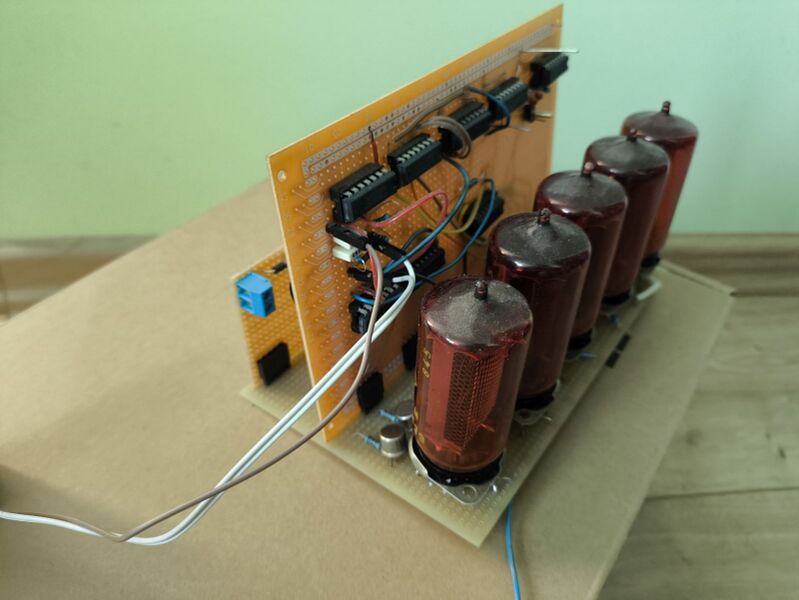 Plik:Zegar nixie img7.jpg