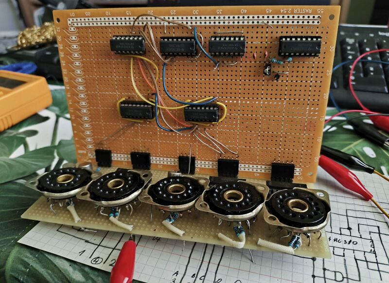 Plik:Zegar nixie img1.jpg